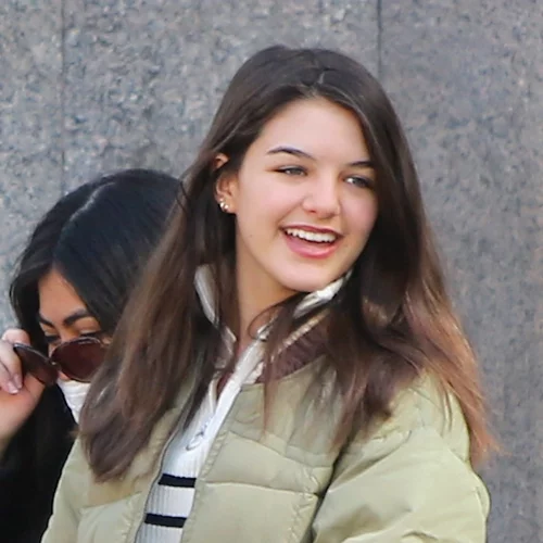 Η Suri Cruise με τα παπούτσια που φοράνε όλα τα κορίτσια... κάθε ηλικίας