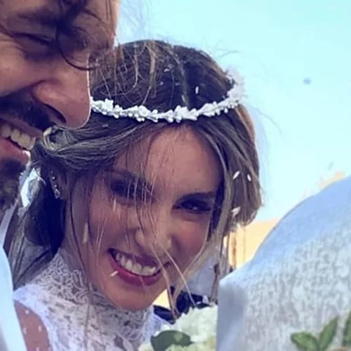 5 ιδιαίτερα νυφικά χτενίσματα Ελληνίδων celebrities που δίχασαν καλεσμένους και fans