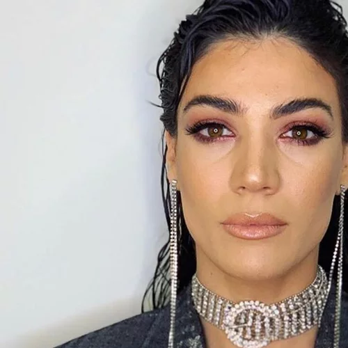 Ήβη Αδάμου | Φτιάχνει πασχαλινό τσουρέκι μαζί με την πεθερά της