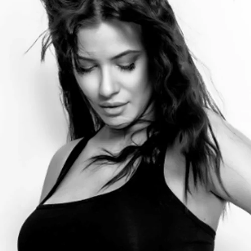 Λάουρα Νάργες | Η φωτογραφία με (πολύ) φουσκωμένη κοιλίτσα στον έβδομο μήνα της εγκυμοσύνης της