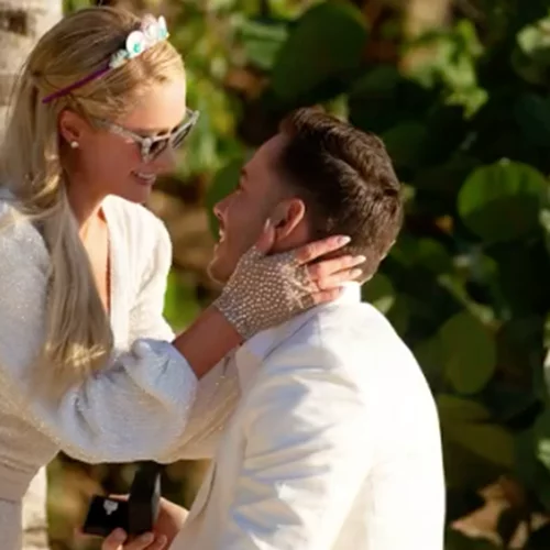 Η Paris Hilton σήμερα έγινε 40 και αρραβωνιάστηκε