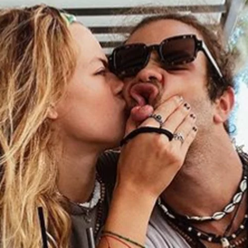 Γαία Μερκούρη | Το τρυφερό φιλί στον Άγγελο Λάτσιο και οι ρομαντικές φωτογραφίες με αφορμή την ημέρα του Αγίου Βαλεντίνου