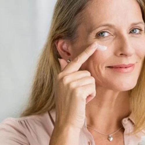 7 κρέμες προσώπου που κάνουν θαύματα για τις βαθιές ρυτίδες