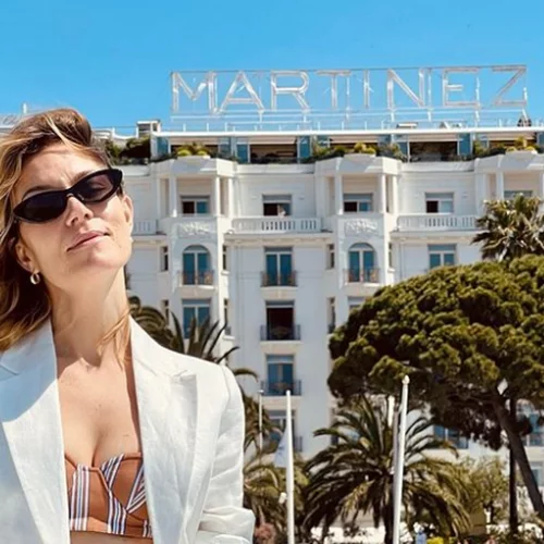 Η Βίκυ Καγιά έλαμψε στις Κάννες | Υιοθέτησε το απόλυτο makeup trend που επικρατεί στο red carpet τώρα