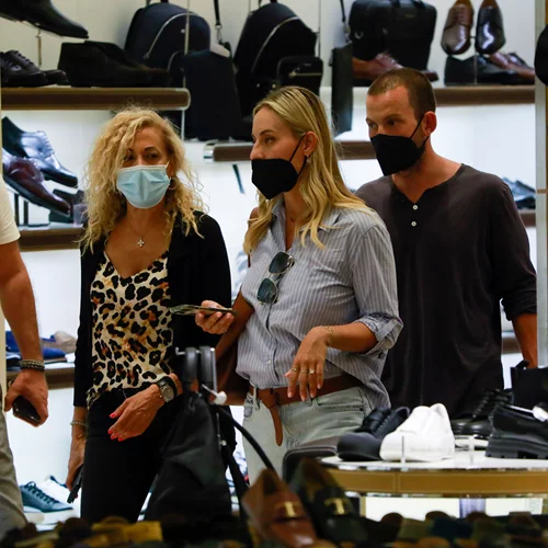 Ελεονώρα Μελέτη - Θοδωρής Μαροσούλης | Για ψώνια στα Βόρεια Προάστια με την κόρη τους (pics)