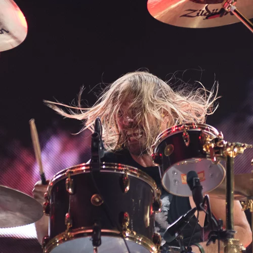 Πέθανε ο ντράμερ των Foo Fighters, Taylor Hawkins