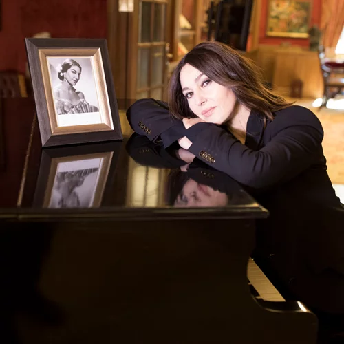 To μακιγιάζ της Monica Bellucci στην εμφάνισή της στο Ηρώδειο που την έκανε να δείχνει 10 χρόνια νεότερη