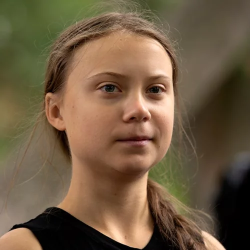 Η Greta Thunberg άλλαξε | Η 18χρονη ακτιβίστρια επανασυστήνεται τρία χρόνια μετά την πρώτη της διαμαρτυρία για την κλιματική αλλαγή