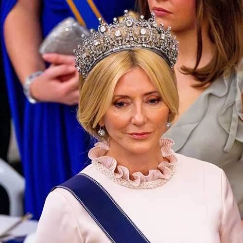 Το κοστούμι της Marie Chantal είναι το κομψό must have που χρειάζεται η κάθε γυναικεία καλοκαιρινή γκαρνταρόμπα