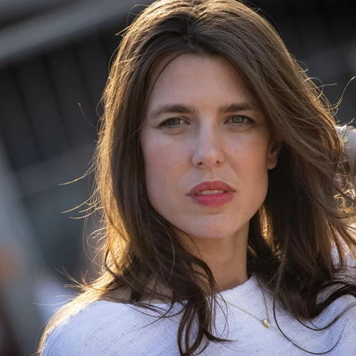 Το φόρεμα που επέλεξε η Charlotte Casiraghi για να γίνει νονά