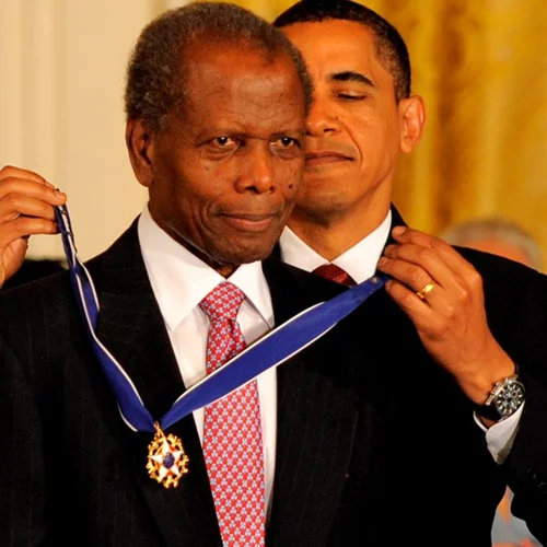 Πέθανε σε ηλικία 94 ετών ο σπουδαίος Sidney Poitier -  O πρώτος Αφροαμερικανός ηθοποιός που κέρδισε Όσκαρ