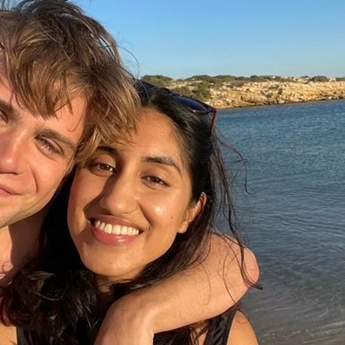 One Day | Το ελληνικό νησί στο οποίο γυρίστηκε ένα από τα επεισόδια της επιτυχημένης σειράς του Netflix