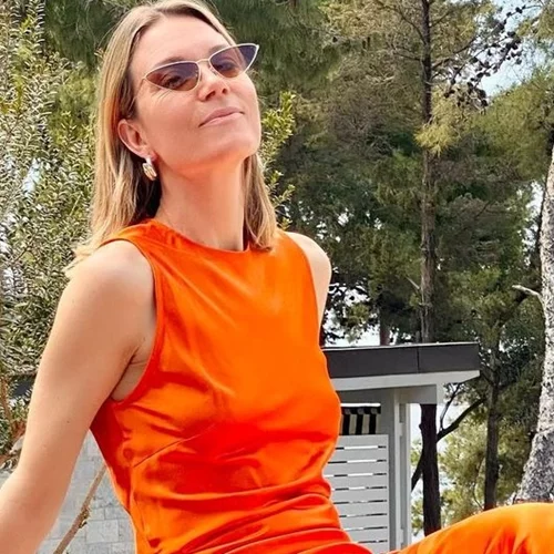 Βίκυ Καγιά | Επέστρεψε στο Instagram - Η εμφάνισή της στο κόκκινο χαλί του Φεστιβάλ Βενετίας