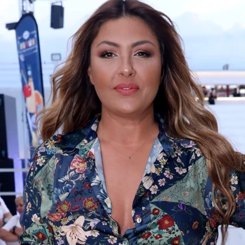 Έλενα Παπαρίζου | Έβαψε τα μαλλιά της στην top απόχρωση του χειμώνα