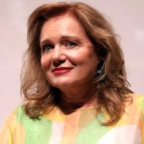 Η Μαρία Καβογιάννη φόρεσε το ιδανικό φόρεμα για γυναίκες άνω των 50 ετών