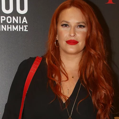 Το φόρεμα της Σίσσυς Χρηστίδου από το Zara είναι ο ορισμός του ανοιξιάτικου φλοράλ