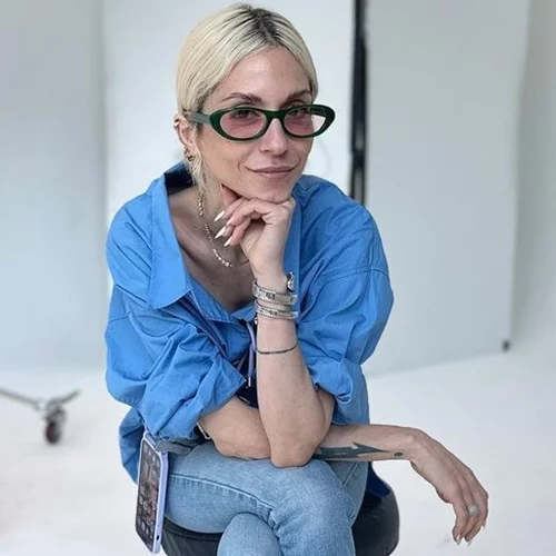 Σοφία Καρβέλα | Το απίστευτα γραμμωμένο της σώμα, η αγάπη στα μπικίνι και οι οικογενειακές διακοπές στην Αντίπαρο