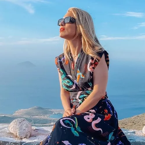 Η Μαρία Ηλιάκη είναι το απόλυτο summer girl | Ποζάρει γλυκά φορώντας μόνο το μπικίνι της και αποθεώνεται από τους followers της