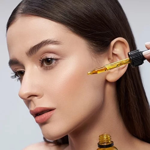 Το έλαιο προσώπου που αφήνει την επιδερμίδα αισθητά πιο σφριγηλή και νεανική