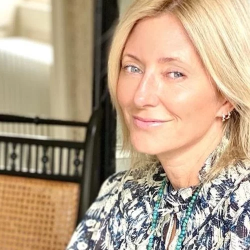 24 χρόνια πριν | Η Marie Chantal φωτογραφίζεται έχοντας στην αγκαλιά της τον νεογέννητο γιο της, Κωνσταντίνο Αλέξιο