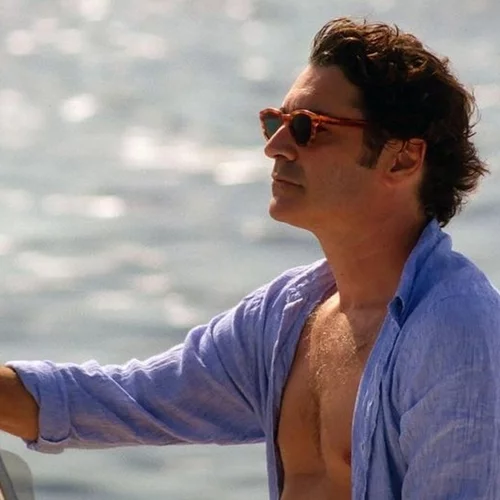 "Maestro" | Η υπέροχη backstage φωτογραφία της Χαρούλας Αλεξίου και του Χριστόφορου Παπακαλιάτη από τα γυρίσματα της δεύτερης σεζόν