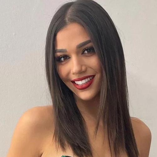 Μελίνα Νικολαΐδη | Φοράει μπλε electric κολάν και γυμνάζεται υπό την επίβλεψη του αγαπημένου της