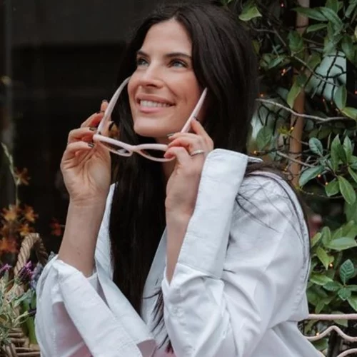 Η Χριστίνα Μπόμπα ντύθηκε νύφη ξανά και περπάτησε στην πασαρέλα πιο εντυπωσιακή από ποτέ