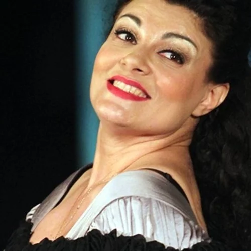 Τάνια Τρύπη | Η σαράντα ετών καριέρα, ο γάμος με τον μάνατζερ των Beatles, ο βιγκανισμός, τα τατουάζ και η μητρότητα