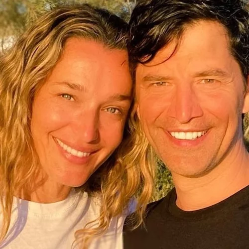 Μαυρισμένοι και πιο ευτυχισμένοι από ποτέ | Η ρομαντική selfie του Σάκη Ρουβά και της Κάτιας Ζυγούλη από την απόδρασή τους στη Μήλο