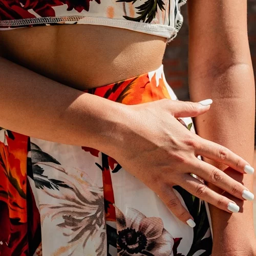 10 ιδέες για τα μανικιούρ του καλοκαιριού από τις πιο ενημερωμένες beauty insiders