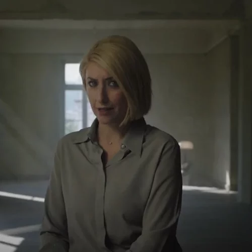 "Δεν είναι τίποτα, έπεσα από τις σκάλες" | Ελληνίδες δημοσιογράφοι σε ένα συγκλονιστικό βίντεο με αφορμή την Παγκόσμια Ημέρα της βίας κατά των Γυναικών