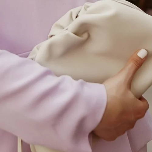 Glazed Tips | Η μίνιμαλ τάση στα νύχια που θα βλέπεις παντού τους επόμενους μήνες