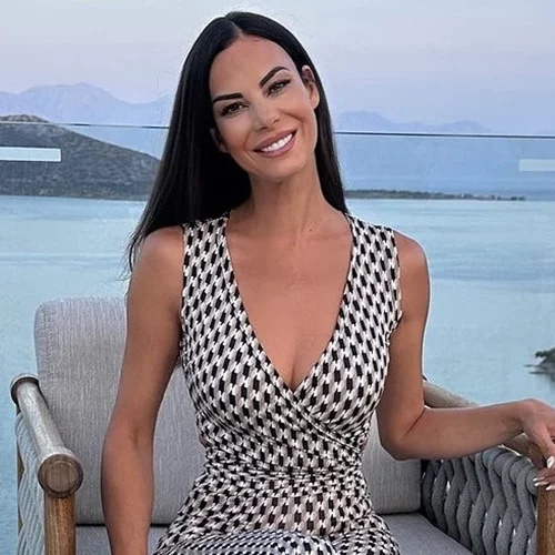 Η Μάιρα Κούγια μόλις αποφοίτησε από το σχολείο | Η συγκινητική ανάρτηση της Εύης Βατίδου και η ευχή για μία ανεξάρτητη ζωή