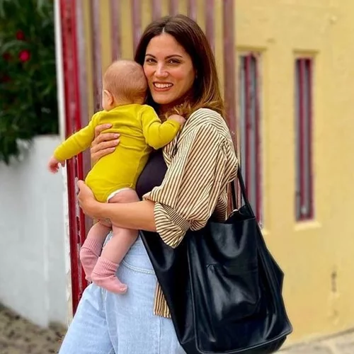 Η Μαίρη Συνατσάκη σε σπάνια δημόσια εμφάνιση με την κόρη της