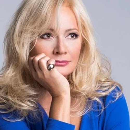 Αγγελική Νικολούλη | Αυτά είναι τα φυσικά της μαλλιά - Το επιμελώς ατημέλητο look της για την παραλία και η boho διάθεση