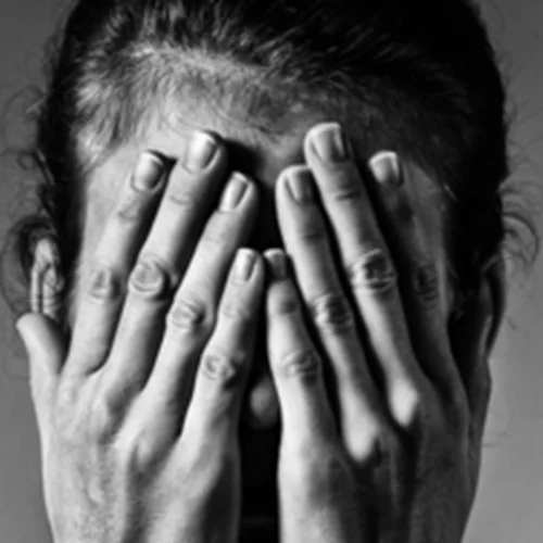 Πανικός στην Κρήτη | 13χρονη έκοψε τις φλέβες της σε παιδική χαρά - Γονείς με τα παιδιά τους φώναζαν βοήθεια