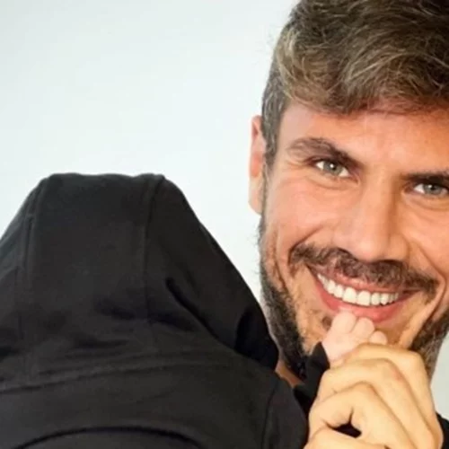 Άκης Πετρετζίκης | Φωτογραφίζει τον γλυκύτατο γιο του στα χιόνια και ενθουσιάζει το Instagram