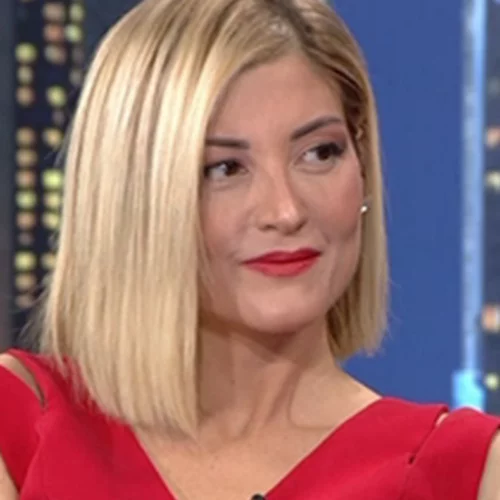 Ράνια Τζίμα | "Δεν έχω καλή σχέση με τον καθρέφτη μου, δεν μου αρέσω καθόλου..."