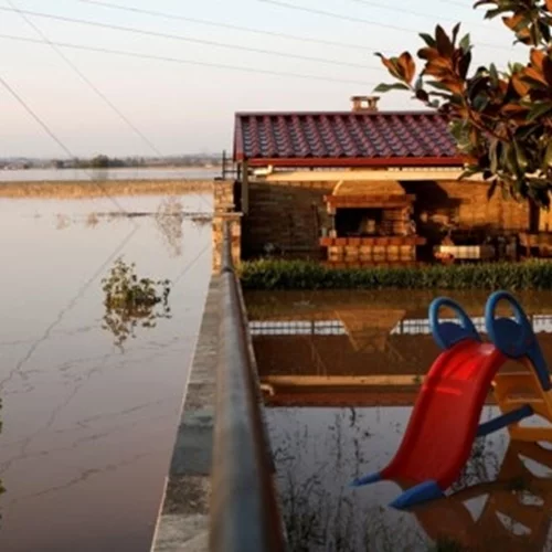 Θεσσαλία | Πλημμυρισμένα χωριά, κλειστοί δρόμοι και η Εθνική Οδός