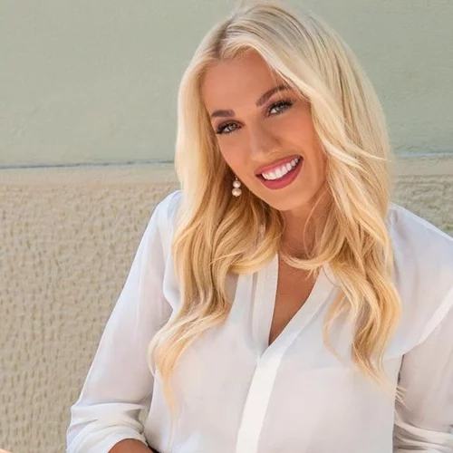 Η Κωνσταντίνα Σπυροπούλου τρώει παγωτό μαζί με τον 6 μηνών γιο της στην πιο χαριτωμένη φωτογραφία που θα δεις σήμερα