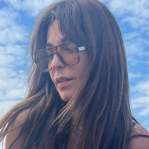 Παγωτά, βουτιές και πολλή αγάπη | Η Κατερίνα Παπουτσάκη κάνει διακοπές με τους γιους της, Μάξιμο και Κίμωνα, και είναι πιο χαρούμενη από ποτέ