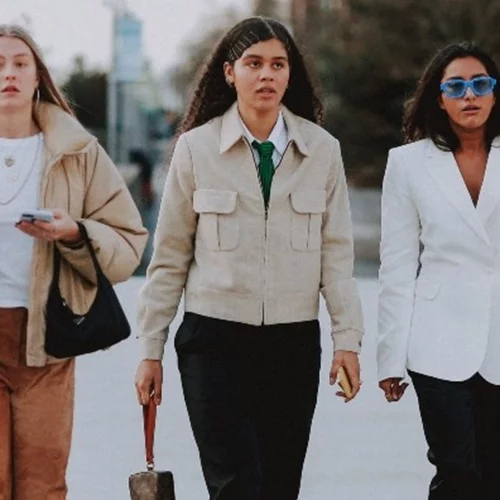 Τα κομμάτια-κλειδιά που επιλέγουν οι διάσημες Influencers όταν έχει κρύο