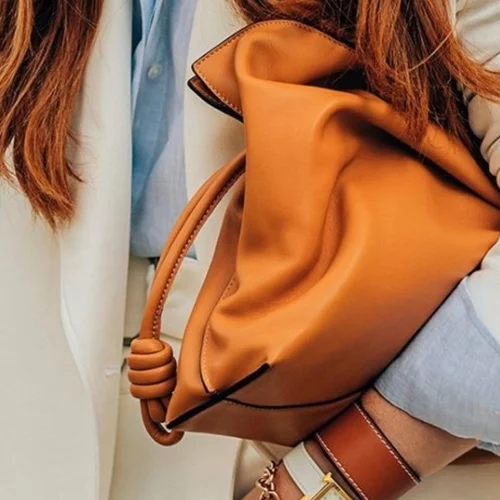 Office Look | Τα 8 beauty must-haves της τσάντας του χειμώνα