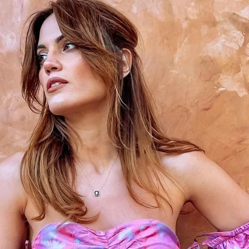 Μαίρη Συνατσάκη | Η τρυφερή φωτογραφία με την Ολίβια και τα πρωινά τους παιχνίδια στο κρεβάτι