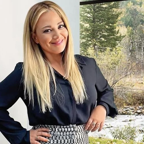 Στο δερματολόγο η Νάνσυ Ζαμπέτογλου | Η θεραπεία που κάνει την επιδερμίδα της να λάμπει