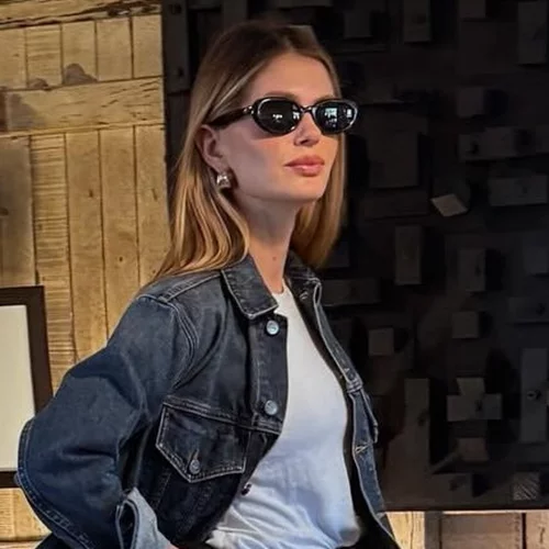 Η Αμαλία Κωστοπούλου με το χρώμα νυχιών που είναι μεγαλύτερη τάση από το μπορντό