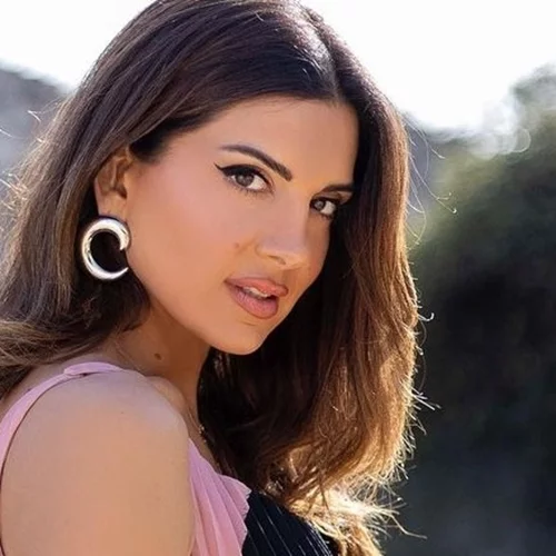 Σταματίνα Τσιμτσιλή | "Καμία φορά ακούω τον εαυτό μου και λέω 'πόσο σπαστική είσαι και εκνευριστική, χαλάρωσε λίγο'"