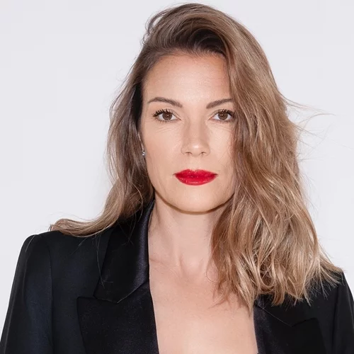 Η Βίκυ Καγιά με το χρώμα μανικιούρ που είναι μεγαλύτερη τάση από το μπορντό