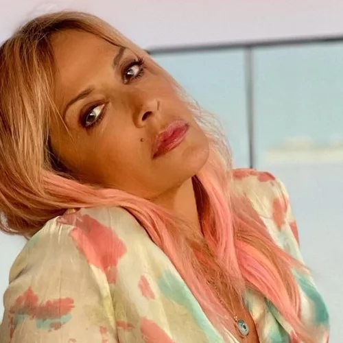 Άννα Βίσση | Πώς καταφέρνει να έχει αλαβάστρινη επιδερμίδα μετά τα 60