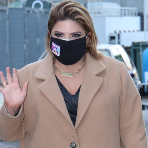 To σεμιζιέ φόρεμα της Δανάης Μπάρκα από το Zara | Θα το φορέσεις all day long τη φετινή άνοιξη